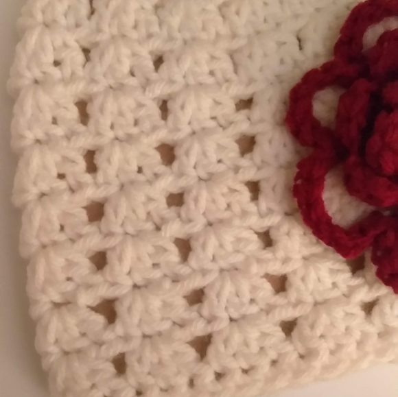 CROCHET WHITE SHELL Beanie Flower Hat - Picture 4 of 5